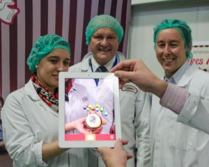 Rebecca Gauci Maurici, Liberal candidate for Niddrie (left), minister for manufacturing David Hodgett (centre), and Ferguson Plarre CEO Steve Plarre (right) at the Cakes Alive! Launch.